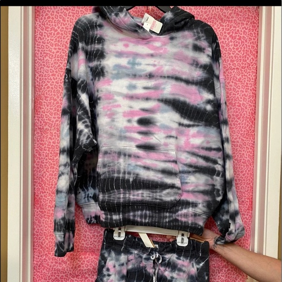 Victoria’s Secret PINK Sweatshirt Hoodie & Shorts M NWT